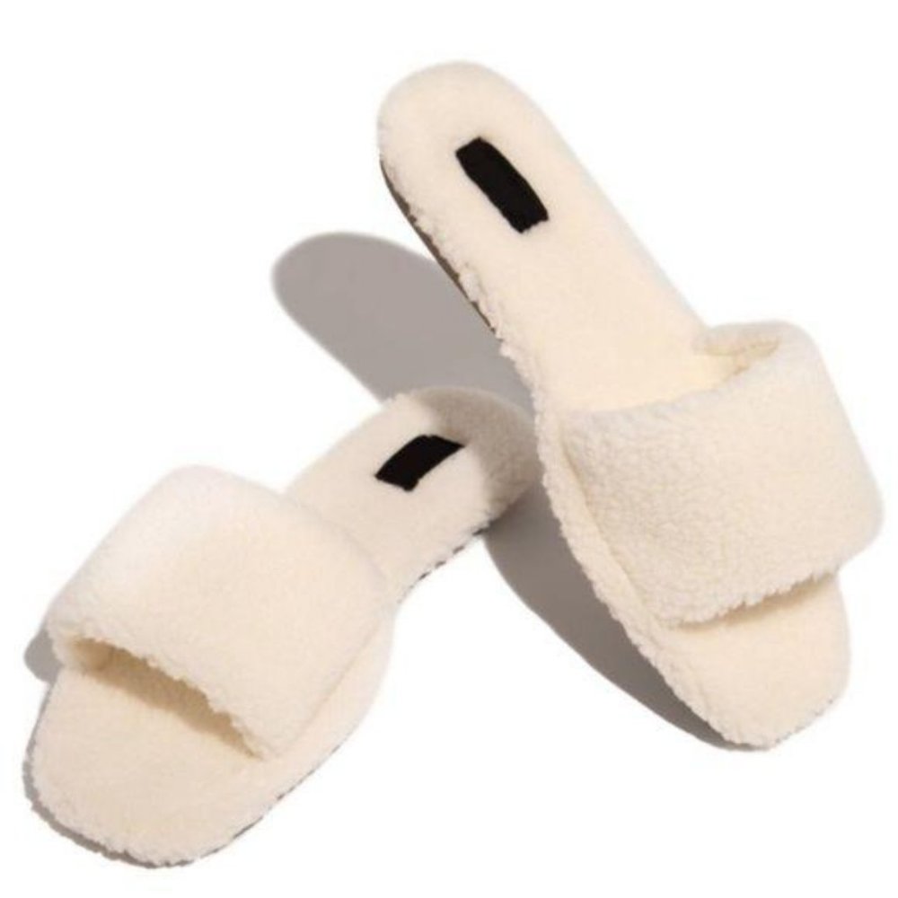 !! NEW !! Cozy Faux Sherpa Teddy Slides in Black - Picture 5 of 6